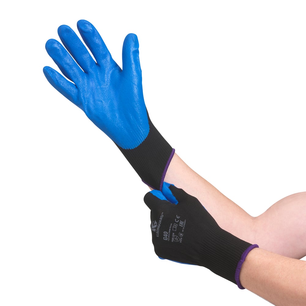 Gants de forme anatomique KleenGuard® G40 avec revêtement mousse 40225 - Noir, taille 7, 5 x 12 paires (120 gants) - 40225