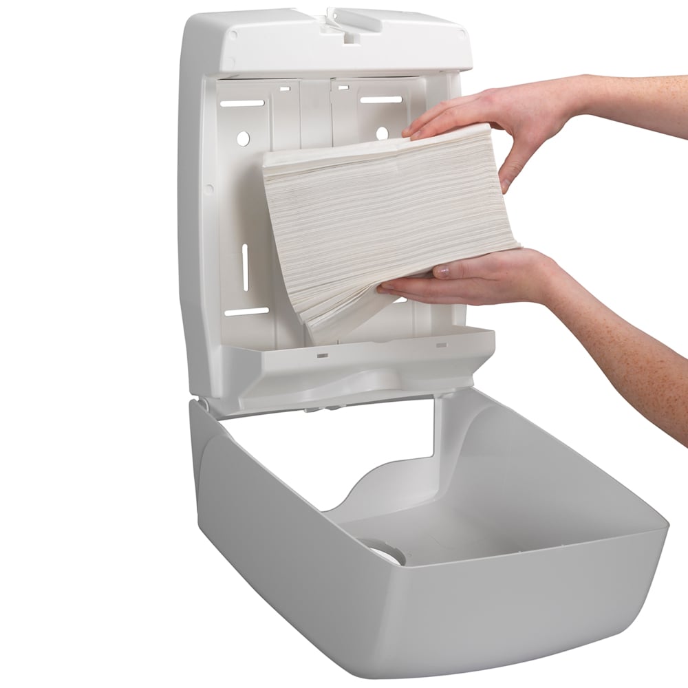 Kleenex® Ultra™ Сложенные полотенца для рук V-Fold, код 6710, 15 упаковок x 96 листов белой, трехслойной бумаги (всего 1440 шт.) - 6710