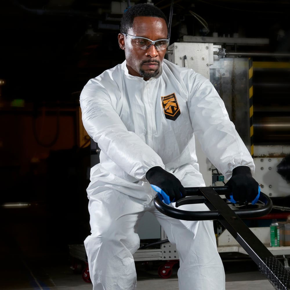 KleenGuard™ A40 Liquid & Particle Protection Coveralls (44315), Zipper Front, Elastic Wrists & Ankles, White, Reflex Design, 2XL (Qty 25) - 44315