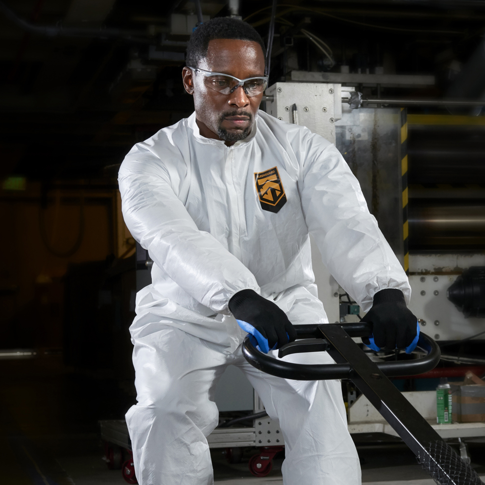 KleenGuard™ A20 Breathable Particle Protection Coveralls (37717), Zipper Front, Elastic Back, Wrists & Ankles, White, Reflex Design, XL (Qty 24) - 37717
