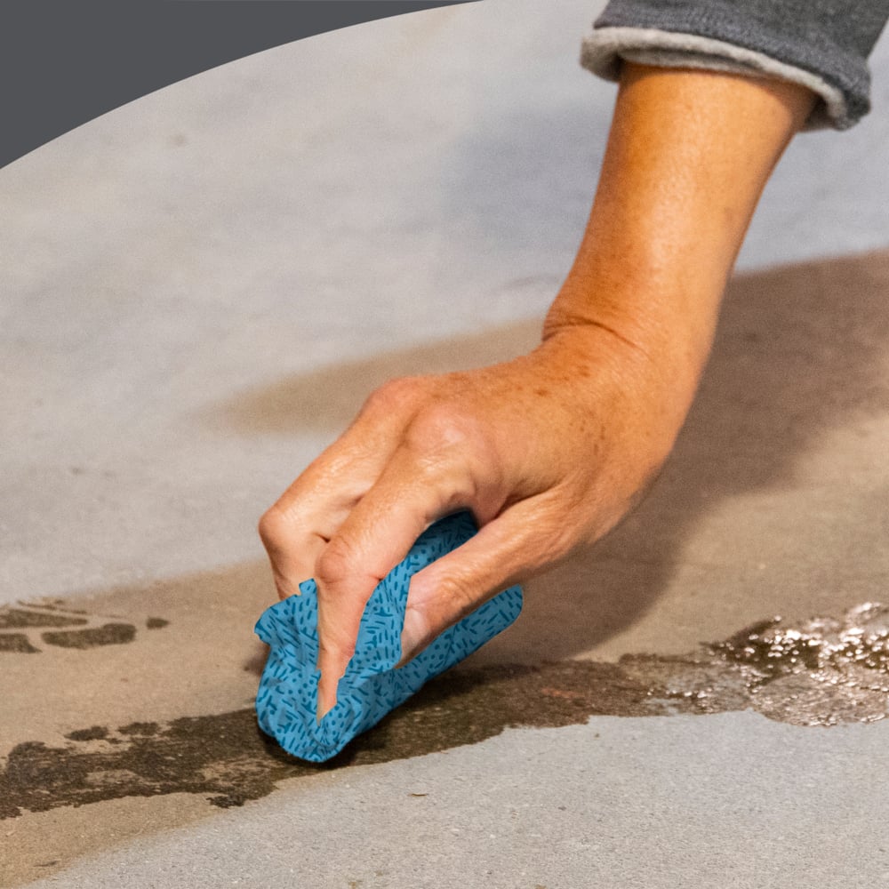 Essuie-tout pour l’huile, la graisse et l’encre WypAll® (33570), boîte Pop-Up, chiffon non pelucheux, bleus (100 feuilles/paquet, 5 paquets/caisse, 500 feuilles/caisse) - 33570