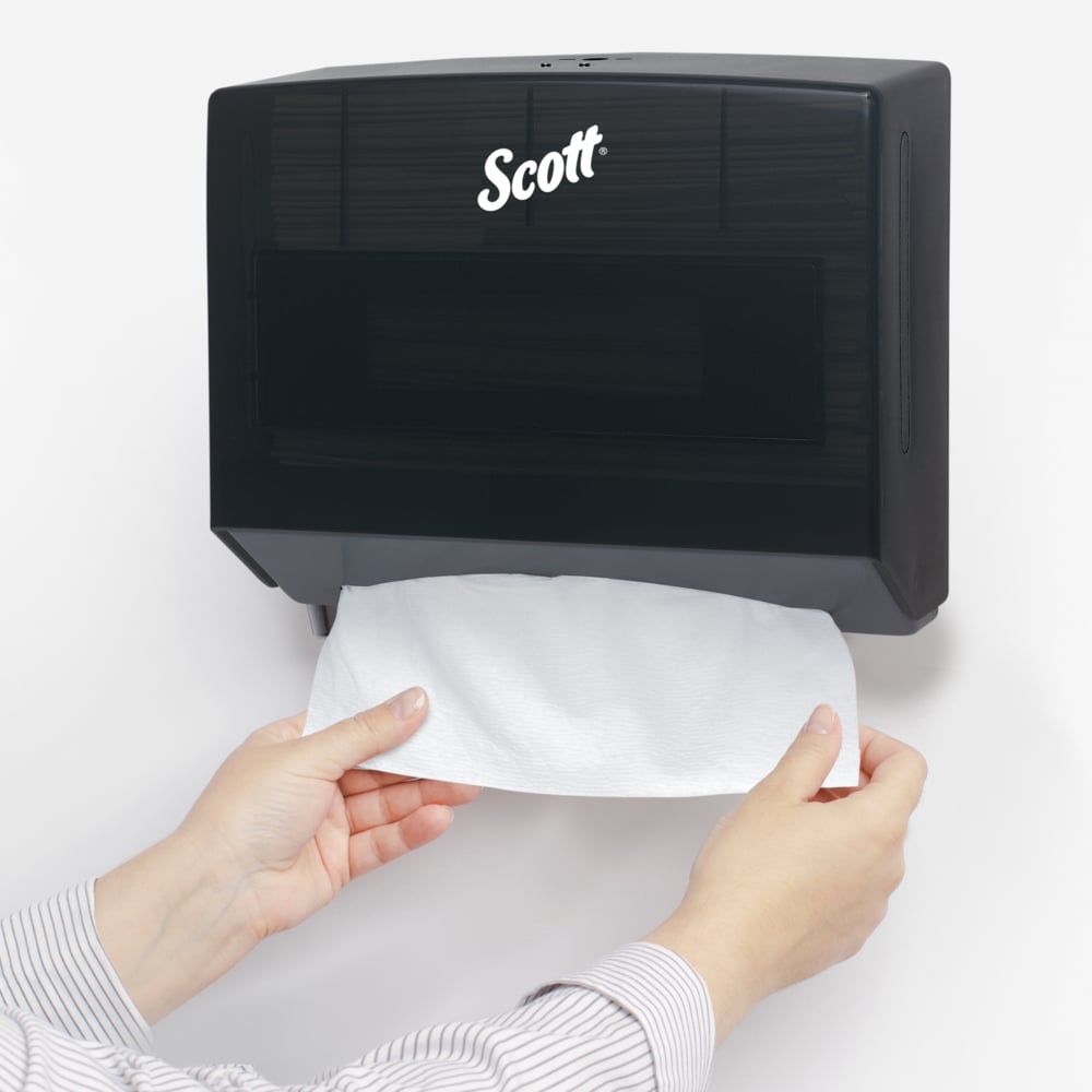 Distributrice d’essuie-mains en papier compacte Scottfold de Scott (09215), petite distributrice d’essuie-mains, noire - 09215