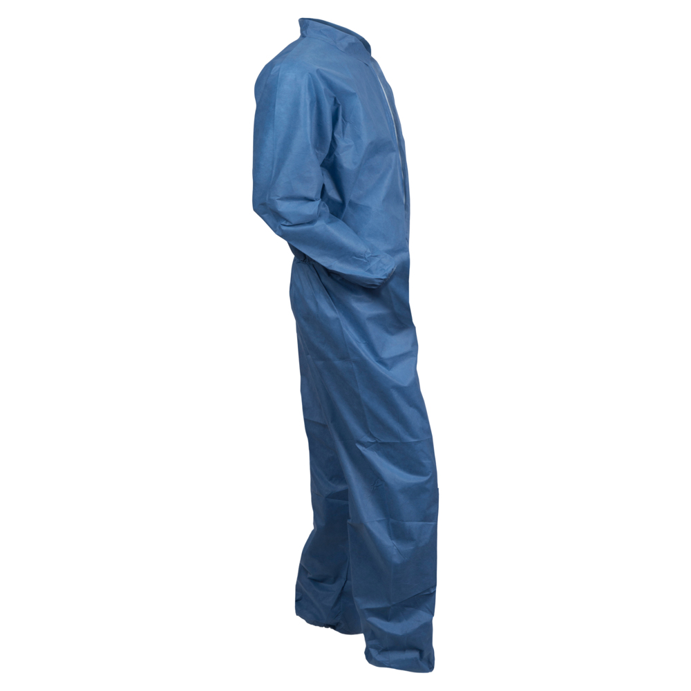 Combinaison de protection contre les particules perméables à l’air Kleenguard A20 (58504), conception REFLEX, fermeture éclair à l’avant, bande élastique au dos, aux poignets et aux chevilles, bleue jean, TG, 24/caisse - 58504