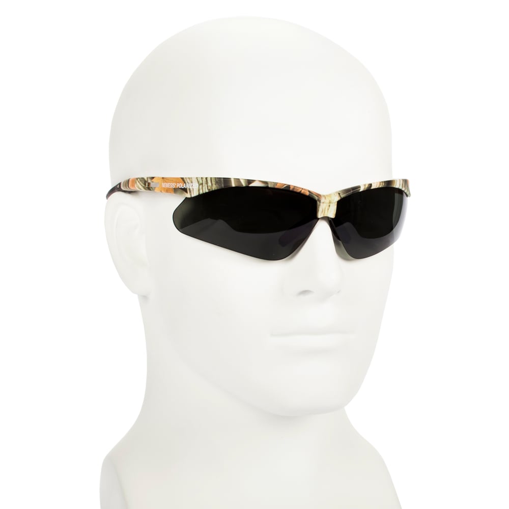 Lunettes de sécurité polarisées KleenGuard V30 Nemesis (47417), verres fumés polarisés (lunettes de soleil de sécurité), monture à motif camouflage, 12 paires/caisse - 47417