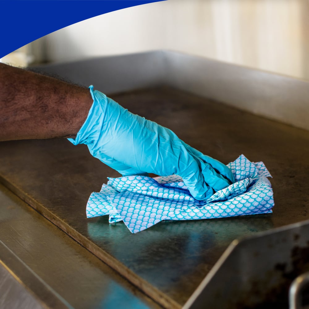 Chiffons très résistants pour le secteur de la restauration WypAll® CriticalClean™ (51633), chiffons pliés en quatre, bleus (100 feuilles/boîte, 1 boîte/caisse, 100 feuilles/caisse) - 51633