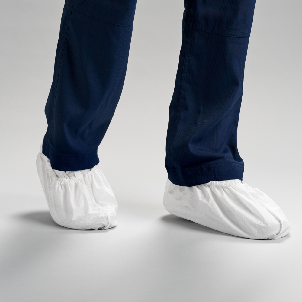 Kimtech™ A7 Unitrax Pro™ Shoe Covers (55585), White, Non-Sterile, Double-Bagged, Universal (100 Covers/Bag, 3 Bags/Case, 300 Covers/Case) - 55585