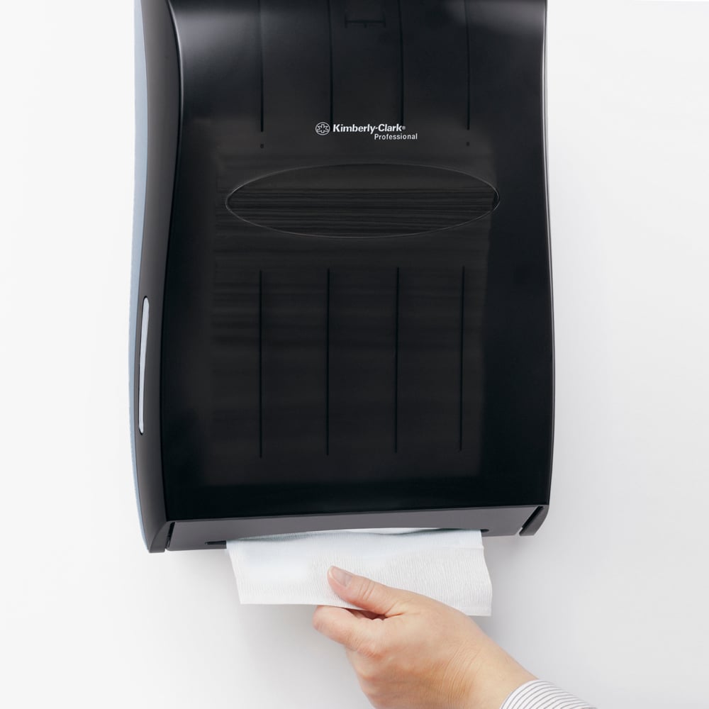 Essuie-mains à plis multiples en fibres recyclées à 100 % Scott® (01807), avec technologie Absorbency Pockets™, feuilles de 23,37 cm x 23,88 cm (9,2 po x 9,4 po), blanches, caisse compacte pour un stockage facile (250 feuilles/paquet, 16 paquets/caisse, 4 000 feuilles/caisse) - 01807